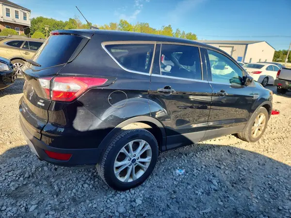 1FMCU9GDXHUD01552 — 2017 Ford Escape, zdjęcie 3 z Copart 02.10.2026, Przód