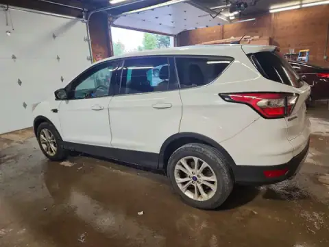 1FMCU9GD2HUB94917 — 2017 Ford Escape, zdjęcie 2 z Copart 24.09.2026, Uszkodzenia mechaniczne