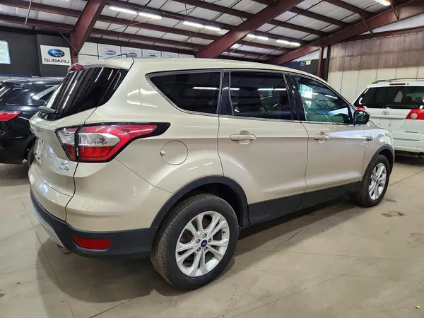 1FMCU9GD2HUD23738 — 2017 Ford Escape, photo 3 from Copart 13.10.2026, Minor dents and scratches