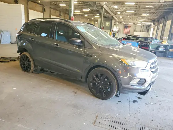 1FMCU0GD1HUE76798 — 2017 Ford Escape, zdjęcie 4 z Copart 14.10.2026, Tył