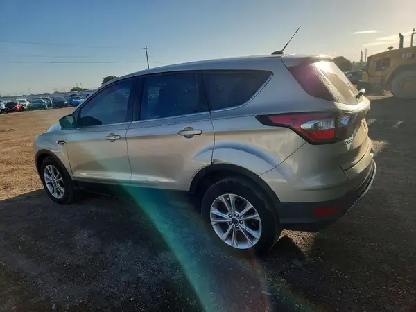 1FMCU0GD8HUB66101 — 2017 Ford Escape, фото 2 с аукциона Copart 15.10.2026, Мелкие вмятины и царапины