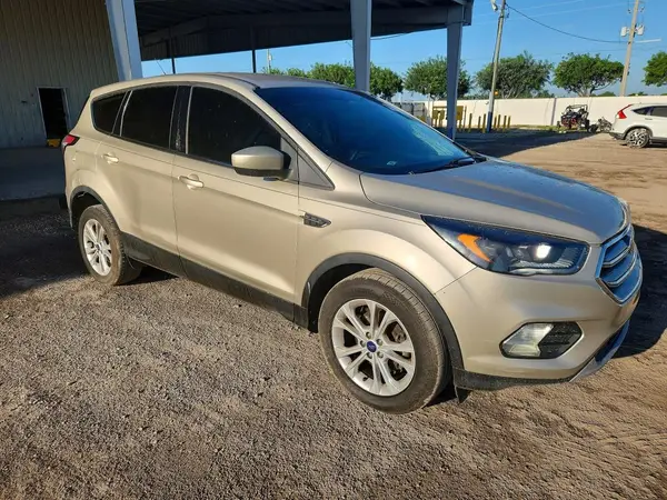 1FMCU0GD8HUB66101 — 2017 Ford Escape, фото 4 с аукциона Copart 15.10.2026, Мелкие вмятины и царапины