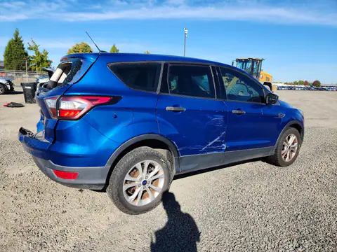 1FMCU0F71HUA23583 — 2017 Ford Escape, foto 3 de Copart 27.10.2026, Parte trasera