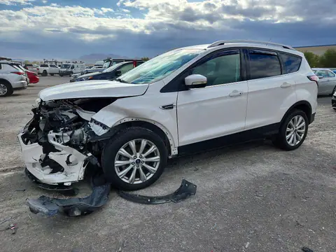 1FMCU0J93HUD54299 — 2017 Ford Escape, წინა ნაწილი (Front End), ფოტოები შეკეთებამდე