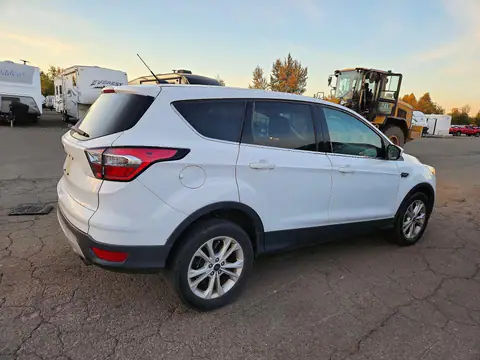 1FMCU9GD5HUC35198 — 2017 Ford Escape, zdjęcie 3 z Copart 26.10.2026, Uszkodzenia mechaniczne