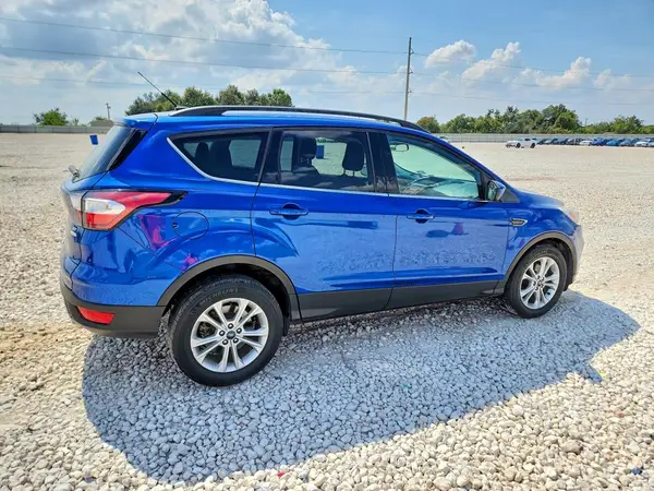 1FMCU0GD6JUC09095 — 2018 Ford Escape, zdjęcie 3 z Copart 08.10.2026, Przód