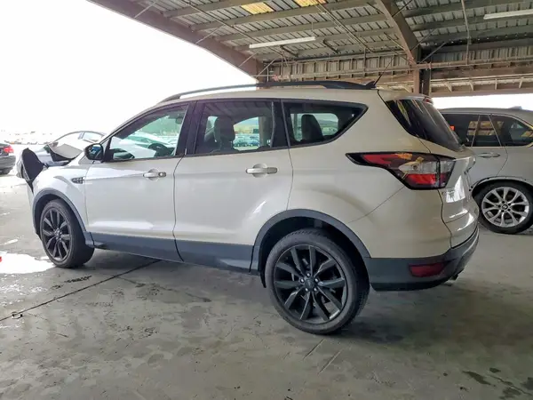 1FMCU0HD8JUC36099 — 2018 Ford Escape, zdjęcie 2 z Copart, Przód