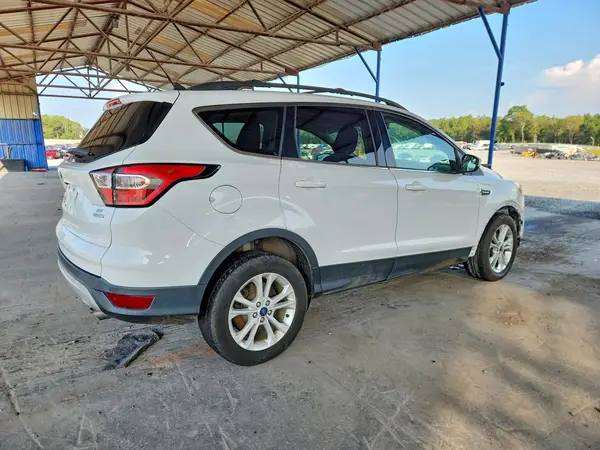 1FMCU0GD6JUD38938 — 2018 Ford Escape, zdjęcie 3 z Copart 08.10.2026, Drobne wgniecenia i rysy