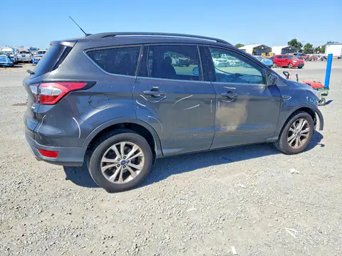 1FMCU0GD4JUA42431 — 2018 Ford Escape, zdjęcie 3 z Copart 23.10.2026, Przód