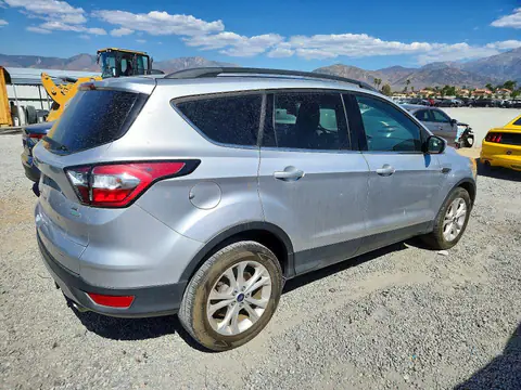 1FMCU0GD2JUB15795 — 2018 Ford Escape, photo 3 from Copart 14.10.2026, Minor dents and scratches