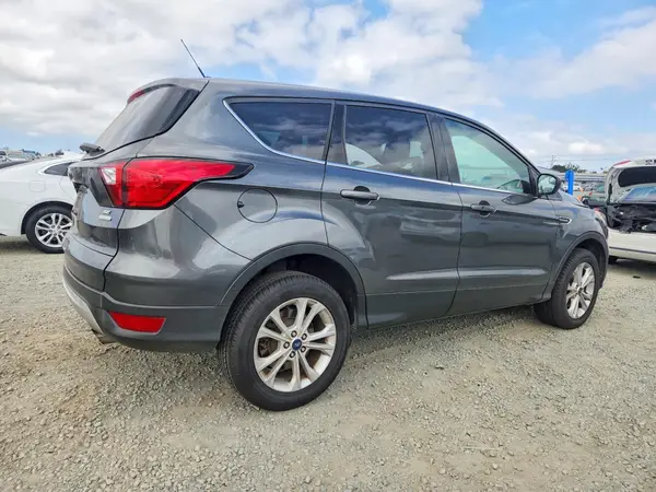 1FMCU0GD2KUB04927 — 2019 Ford Escape, photo 3 from Copart 29.09.2026, Mechanical damage