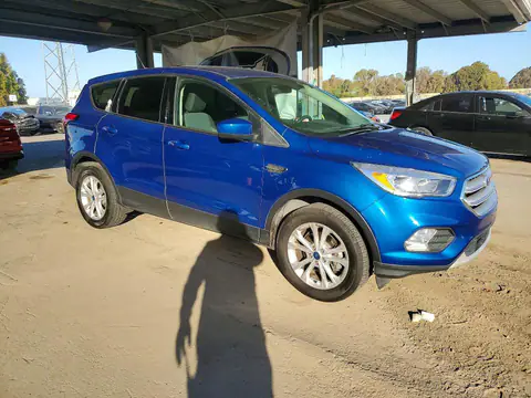 1FMCU0GD1KUB10573 — 2019 Ford Escape, foto 4 de Copart 22.10.2026, Pequeñas abolladuras y arañazos
