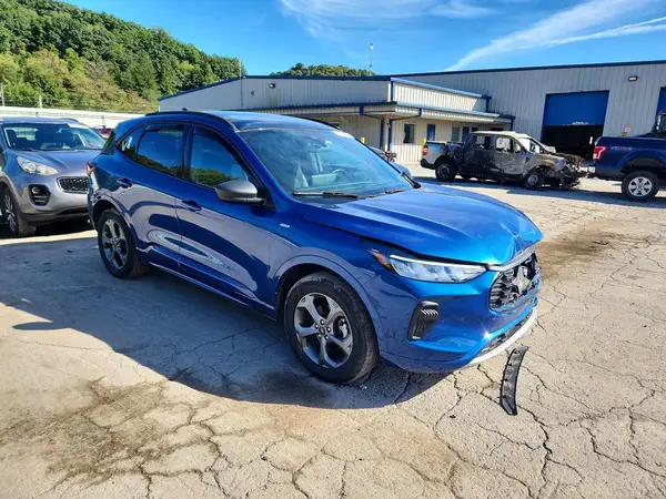 1FMCU9MN7PUB20002 — 2023 Ford Escape, фото 4 с аукциона Copart, Передняя часть