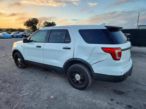 1FM5K8ARXGGD30625 — 2016 Ford Explorer, photo 2 from Copart, Rear end