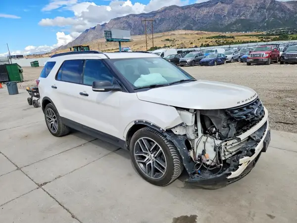 1FM5K8GT8GGD02325 — 2016 Ford Explorer, zdjęcie 4 z Copart, Przód