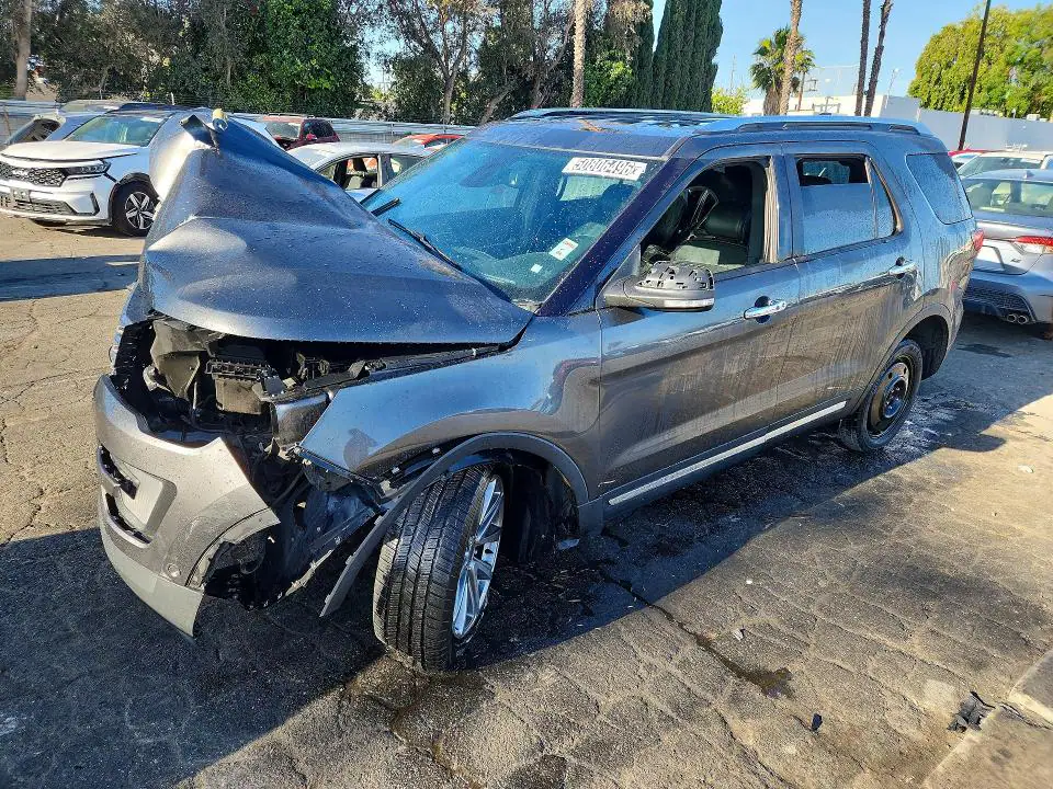 1FM5K8F89HGD99968 Ford Explorer 2017 — Front end damage, before-repair photo