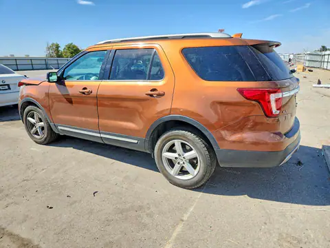 1FM5K8D88HGD43555 — 2017 Ford Explorer, фото 2 с аукциона Copart 16.10.2026, Передняя часть