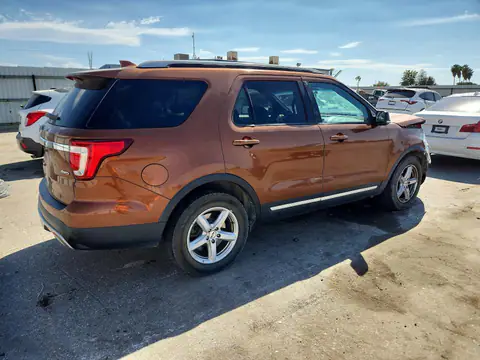 1FM5K8D88HGD43555 — 2017 Ford Explorer, фото 3 с аукциона Copart 16.10.2026, Передняя часть