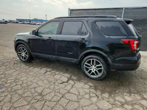 1FM5K8GT8HGD02357 — 2017 Ford Explorer, photo 2 from Copart 20.10.2026, Minor dents and scratches