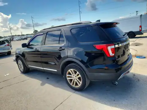 1FM5K7D89HGB27675 — 2017 Ford Explorer, photo 2 from Copart 14.10.2026, Front end