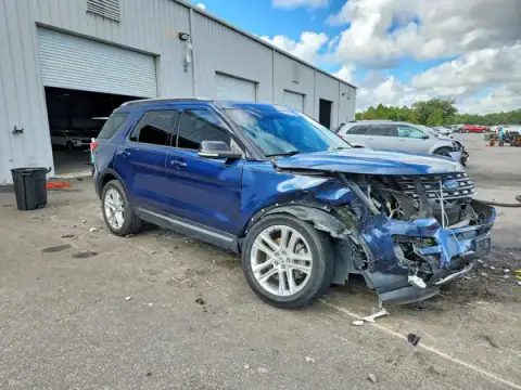 1FM5K7D85HGC29877 — 2017 Ford Explorer, photo 4 from Copart, Front end