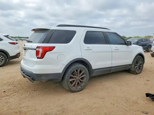 1FM5K7D83HGD39763 — 2017 Ford Explorer, zdjęcie 3 z Copart 08.10.2026, Drobne wgniecenia i rysy
