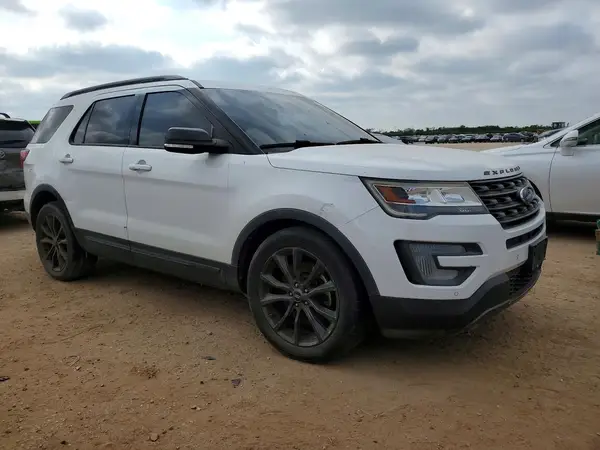 1FM5K7D83HGD39763 — 2017 Ford Explorer, zdjęcie 4 z Copart 08.10.2026, Drobne wgniecenia i rysy
