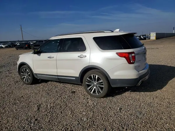 1FM5K8HT0HGA80704 — 2017 Ford Explorer, фото 2 с аукциона Copart, Передняя часть