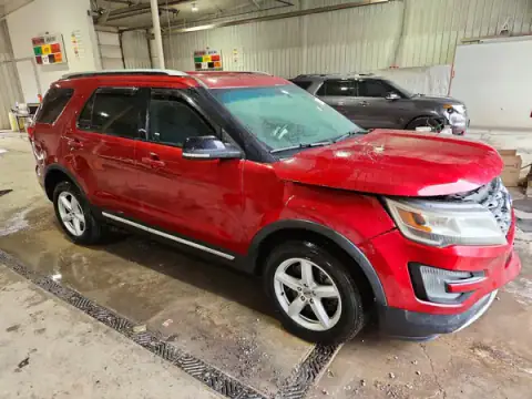 1FM5K8D8XHGA19703 — 2017 Ford Explorer, zdjęcie 4 z Copart 01.10.2026, Przód