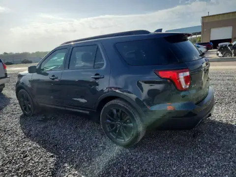 1FM5K7D82HGD40354 — 2017 Ford Explorer, ფოტო 2, Copart 07.10.2026, მცირე ჩაღრმავებები და ნაკაწრები