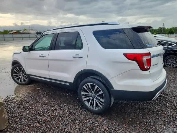 1FM5K8HT4HGD16819 — 2017 Ford Explorer, фото 2 с аукциона Copart, Боковая часть