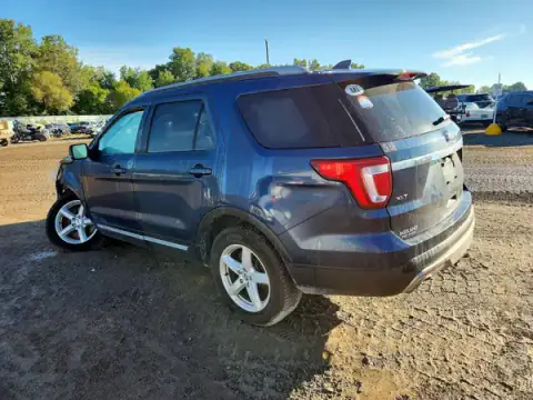 1FM5K8DH6HGC65437 — 2017 Ford Explorer, zdjęcie 2 z Copart, Przód