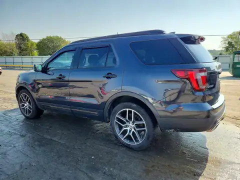 1FM5K8GT5HGD62810 — 2017 Ford Explorer, zdjęcie 2 z Copart 05.10.2026, Drobne wgniecenia i rysy