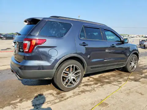 1FM5K8GT5HGD62810 — 2017 Ford Explorer, zdjęcie 3 z Copart 05.10.2026, Drobne wgniecenia i rysy