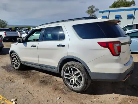 1FM5K8GT1HGE23778 — 2017 Ford Explorer, photo 2 from Copart, Front end