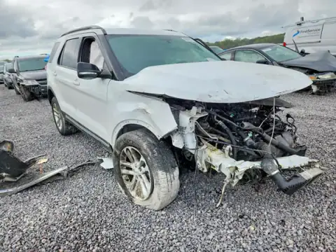 1FM5K7DH1HGD12187 — 2017 Ford Explorer, zdjęcie 4 z Copart, Przód