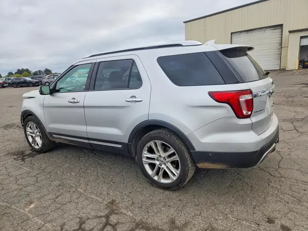 1FM5K8F82HGA70786 — 2017 Ford Explorer, zdjęcie 2 z Copart, Przód