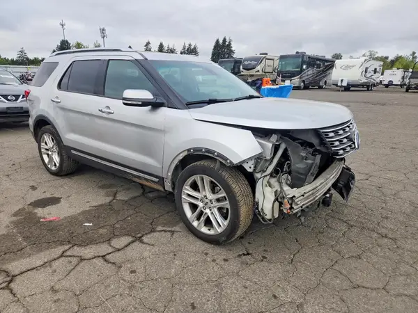 1FM5K8F82HGA70786 — 2017 Ford Explorer, zdjęcie 4 z Copart, Przód