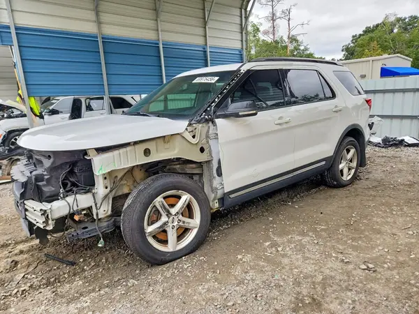 1FM5K8D84HGA25514 Ford Explorer 2017 — Front end damage, before-repair photo