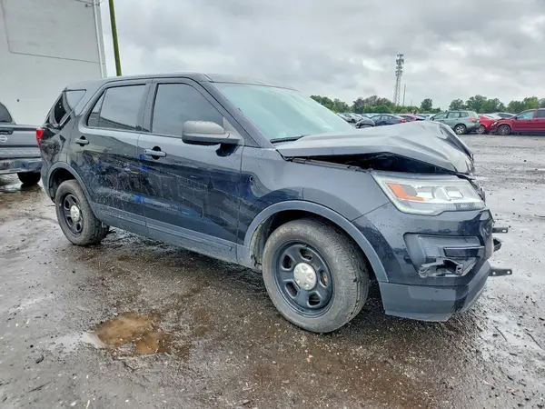 1FM5K8AR1HGC35159 — 2017 Ford Explorer, zdjęcie 4 z Copart 13.10.2026, Przód