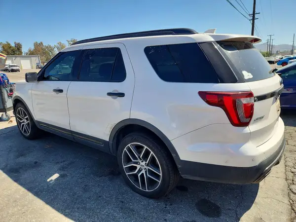 1FM5K8GT6HGD90101 — 2017 Ford Explorer, photo 2 from Copart, Minor dents and scratches