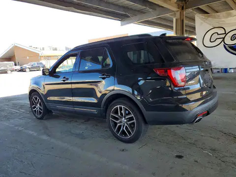 1FM5K8GT2HGD42742 — 2017 Ford Explorer, фото 2 с аукциона Copart 29.10.2026, Мелкие вмятины и царапины