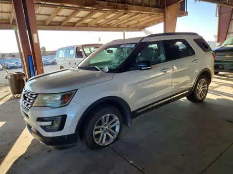 1FM5K7D86HGA12497 — 2017 Ford Explorer, Vandalismo, fotos antes de reparar
