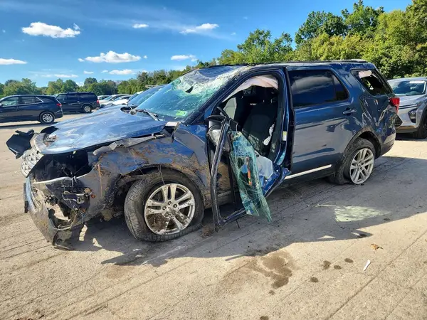 1FM5K8D86JGC04238 Ford Explorer 2018 — daño Vuelco, foto antes de reparar