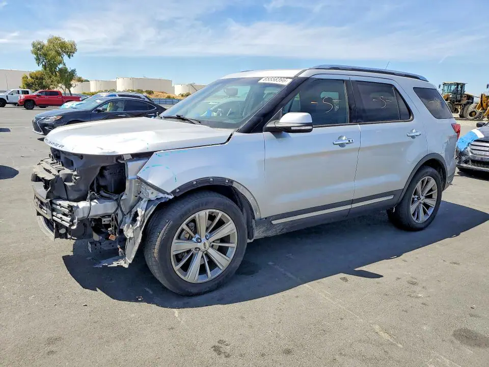 1FM5K8F85KGA91882 Ford Explorer 2019 — Front end damage, before-repair photo