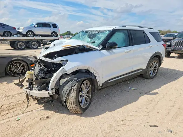 1FMSK7FH8MGA84926 Ford Explorer 2021 — Front end damage, before-repair photo