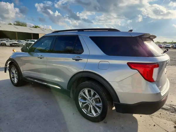 1FMSK7DH4MGC04644 — 2021 Ford Explorer, фото 2 с аукциона Copart, Передняя часть