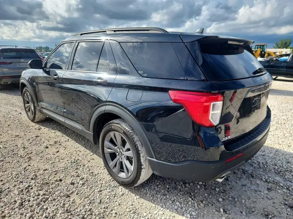 1FMSK8DH7RGA76591 — 2024 Ford Explorer, фото 2 с аукциона Copart, Боковая часть