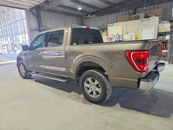1FTFW1E86MFD09858 — 2021 Ford F-150, zdjęcie 2 z Copart, Przód