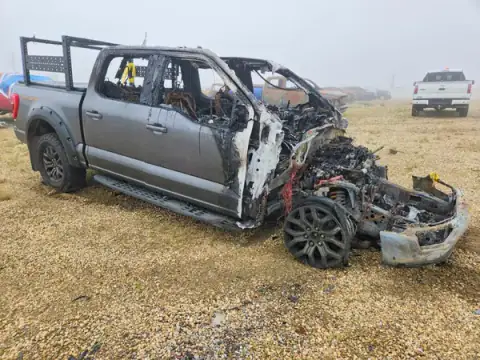 1FTEW1E82PFC14830 — 2023 Ford F-150, foto 4 de Copart 24.09.2026, Incendio del motor